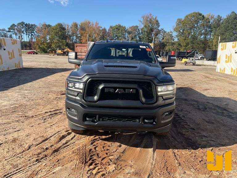 2024 RAM 2500 REBEL CREW CAB 4X4 PICKUP VIN: 3C6UR5EL1RG110935