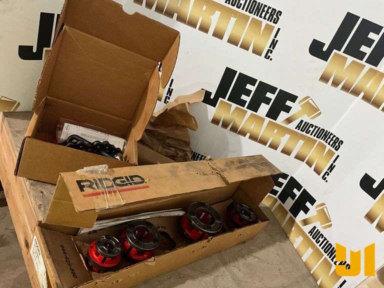 UNUSED RIDGID MODEL BC210A BENCH CHAIN VISE, PARTIAL 00R NPT PIPE THREADER 1/8’’-1”