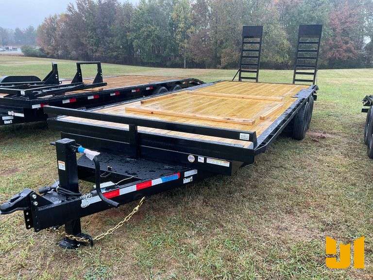 UNUSED 2026 TRIPLE CROWN TRAILERS, INC E8X2414K EQUIPMENT TRAILER 8'X24' VIN: 1XNBE2425T2045596