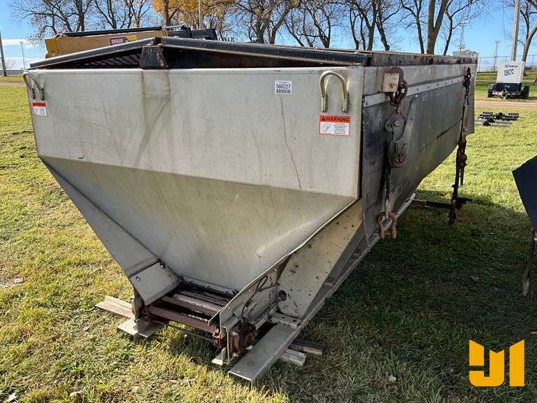 MONROE MSV-156-80-62-MN SALT AND SAND SPREADER SN: 10-11-7442