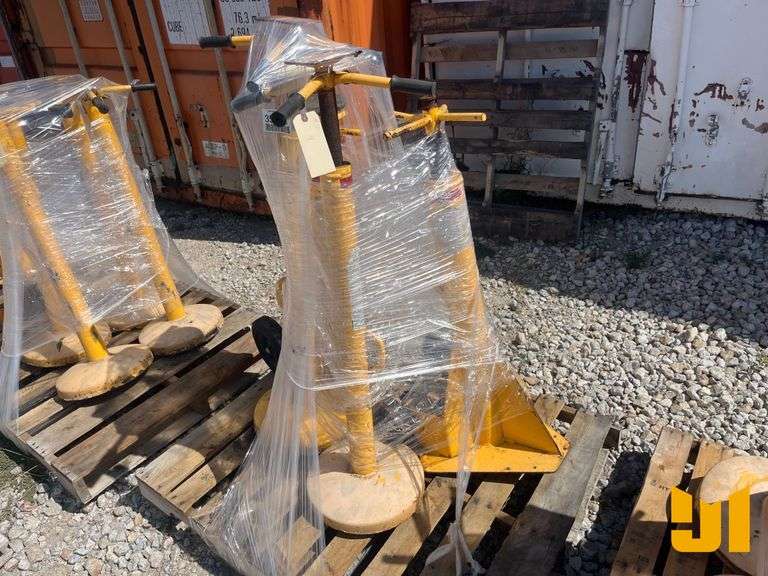 QTY OF 4 SEMI TRAILER JACKS