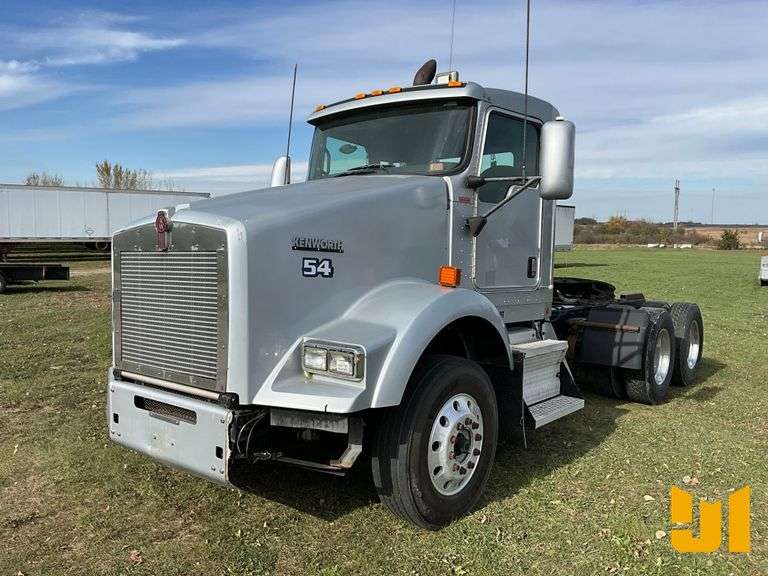 2009 KENWORTH T8 SERIES TANDEM AXLE DAY CAB TRUCK TRACTOR VIN: 1XKDD49XX9J255876