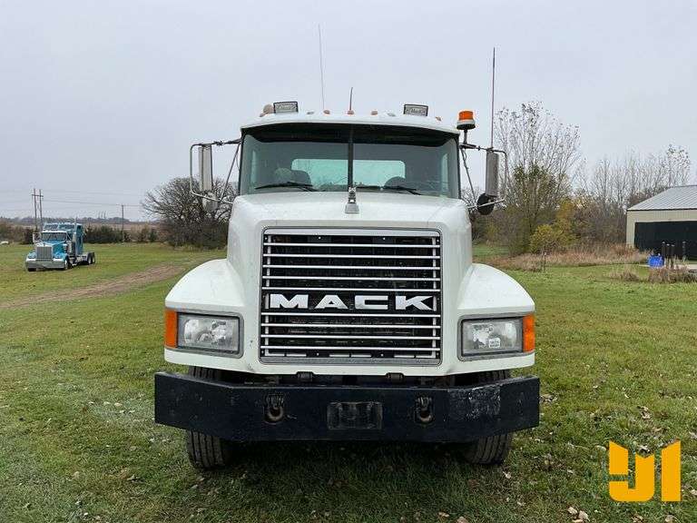 1995 MACK CH613 TANDEM AXLE DAY CAB TRUCK TRACTOR VIN: 1M1AA14Y0SW045852