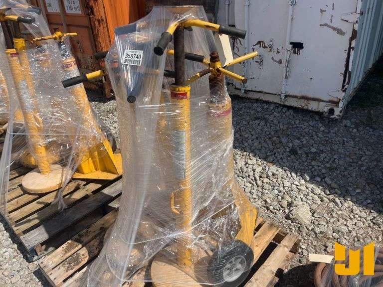 QTY OF 4 SEMI TRAILER JACKS