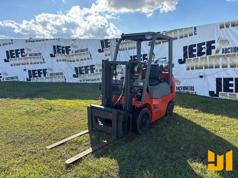 TOYOTA 4700 CUSHION TIRE FORKLIFT