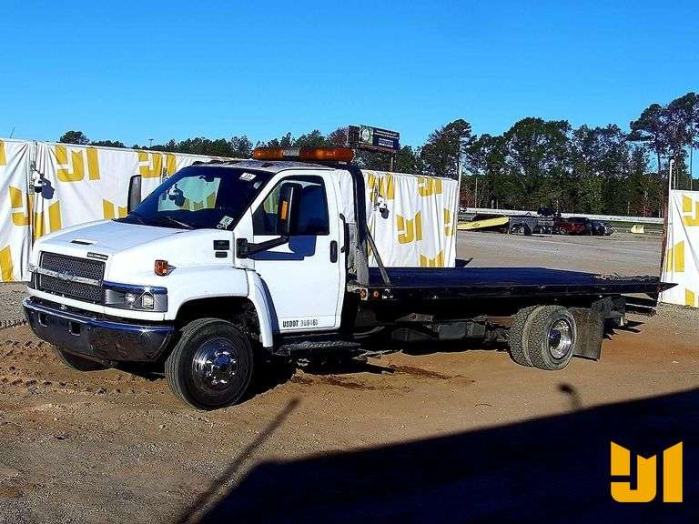 2004 CHEVROLET C5 SINGLE AXLE ROLLBACK TRUCK VIN: 1GBE5C1134F500886