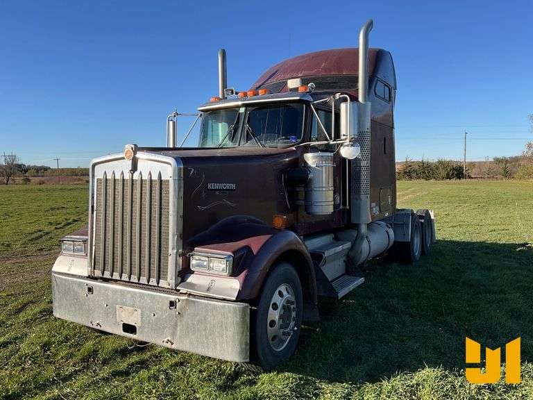 1999 KENWORTH W900L TANDEM AXLE TRUCK TRACTOR VIN: ***R814173
