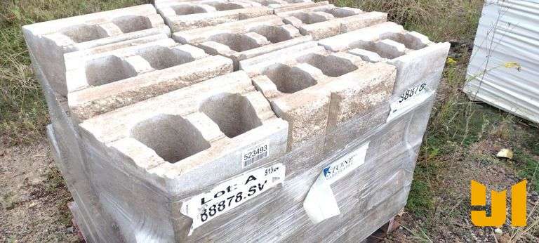 (36) DECORATIVE CONCRETE RETAINING WALL BLOCKS