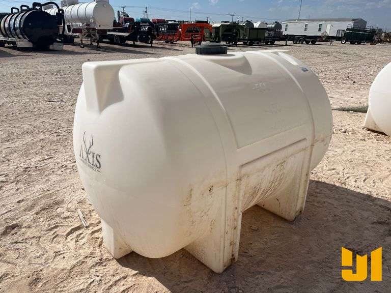 AXIS MOLDINGS 500 GALLON PLASTIC TANK
