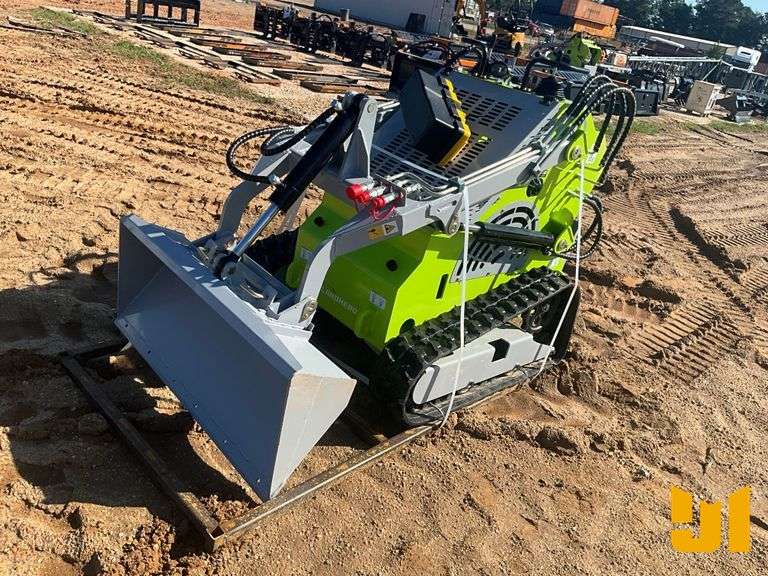 UNUSED 2025 LANDHONOR LDH-T460 STAND ON MULTI TERRAIN LOADER SN: 25010705033YM