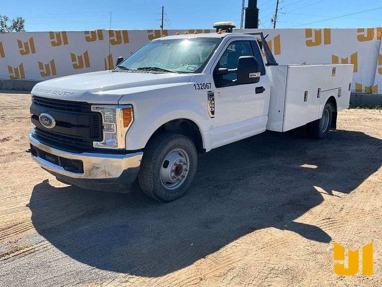 2018 FORD F-350XL SD S/A UTILITY TRUCK VIN: 1FDRF3G63JEC11906