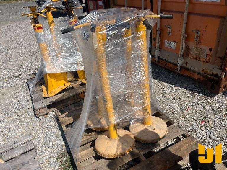 QTY OF 4 SEMI TRAILER JACKS