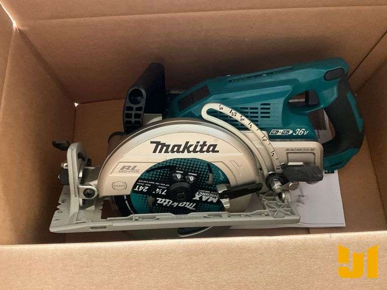 UNUSED MAKITA XSRO1 REAR HANDLE SAW