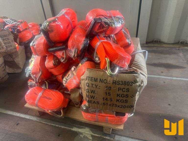UNUSED RATCHET STRAPS