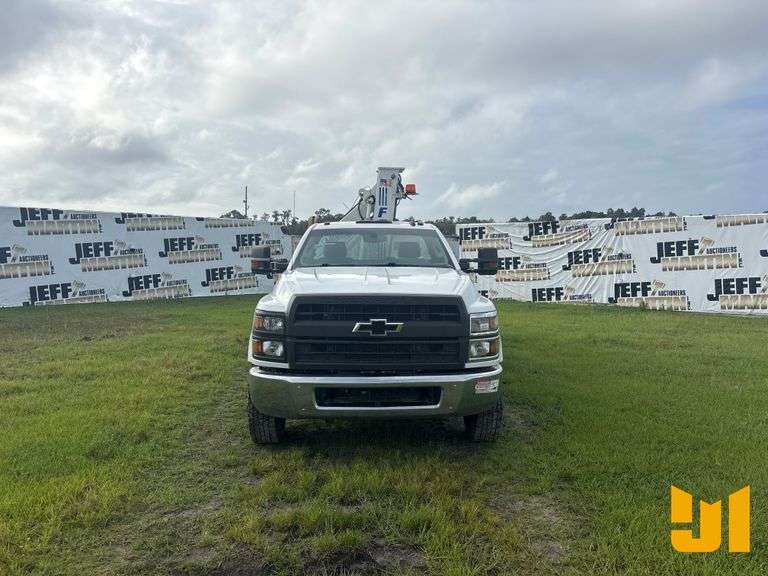 2019 CHEVROLET SILVERADO 5500HD FEC 4400 LB BOOM TRUCK VIN: 1HTKHPVK4KH284339