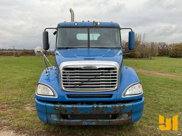 2007 FREIGHTLINER COLUMBIA TANDEM AXLE DAY CAB TRUCK TRACTOR VIN: 1FUJA6CG17LX37769