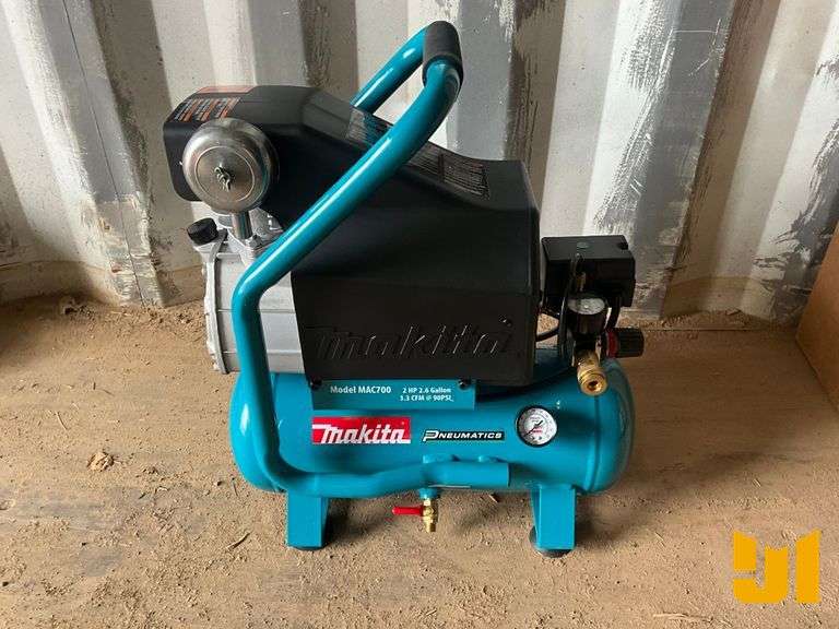 UNUSED MAKITA MAC700 PORTABLE AIR COMPRESSOR