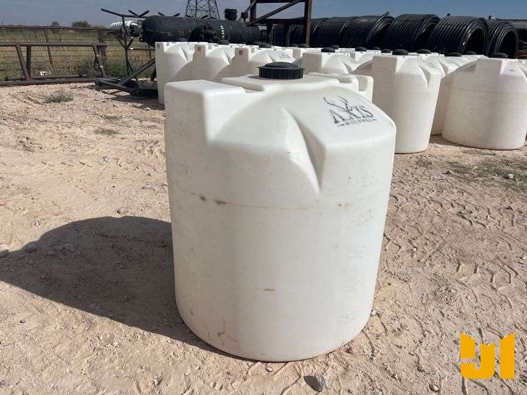 AXIS MOLDINGS 300 GALLON PLASTIC TANK