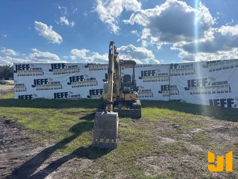 KOMATSU PC50MR-2 HYDRAULIC EXCAVATOR SN: KMTPC094C05007398