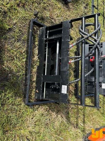 UNUSED 2025 GIYI GY-CYHC FORKS W/HYD POSITIONER SN: X-CYHC250974