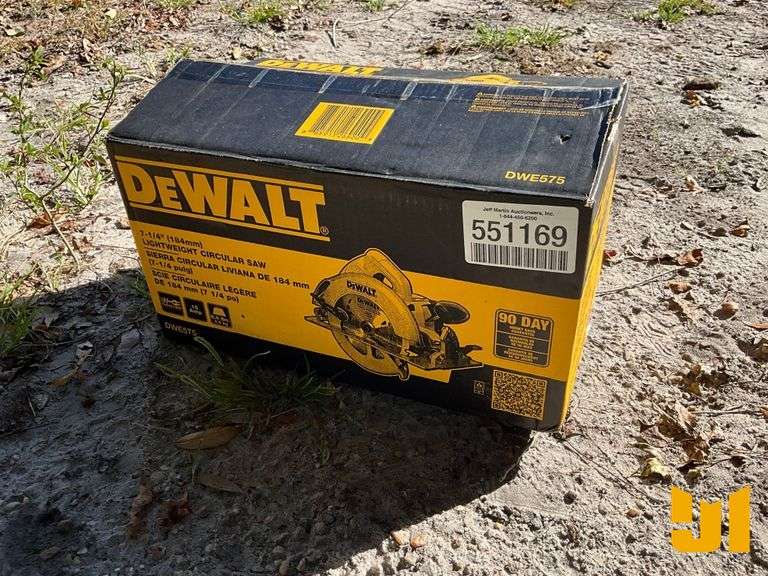 UNUSED DEWALT DWE575 CIRCULAR SAW 7-1/4” LIGHTWEIGHT CIRCULAR SAW