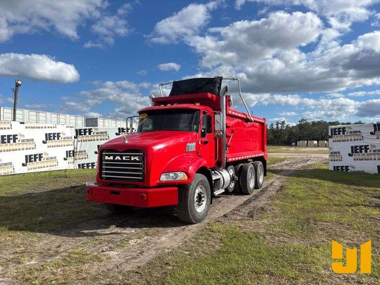 2017 MACK GU813 (GRANITE) TRI-AXLE DUMP TRUCK VIN: 1M2AX16C3HM037843