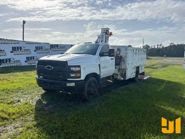 2019 CHEVROLET SILVERADO 5500HD FEC 4400 LB BOOM TRUCK VIN: 1HTKHPVK8KH885611