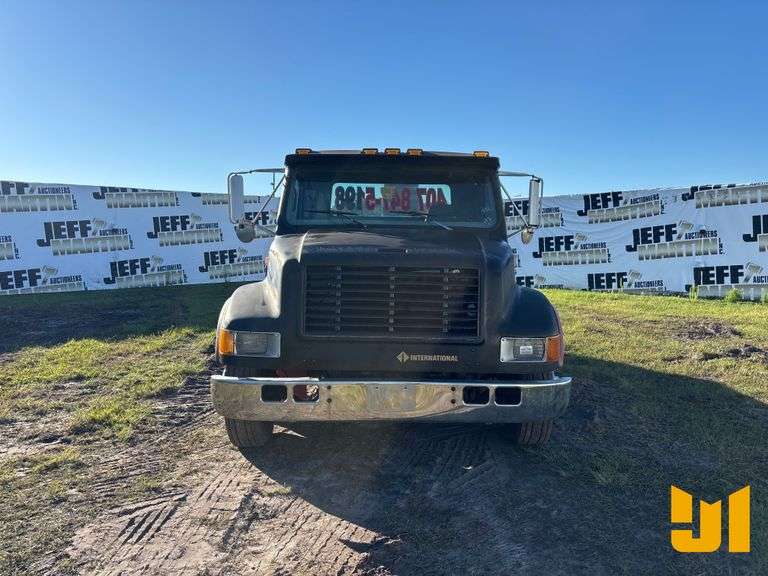 1997 INTERNATIONAL 4700 SINGLE AXLE WRECKER VIN: 1HTSCAAM4VH482801