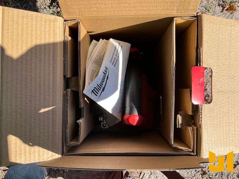 UNUSED MILWAUKEE 2830-20 CIRCULAR SAW 7-1/4” REAR HANDLE CIRCULAR SAW