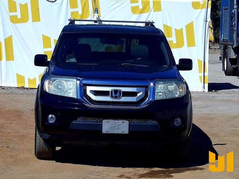 2010 HONDA PILOT VIN: 5FNYF3H69AB003526