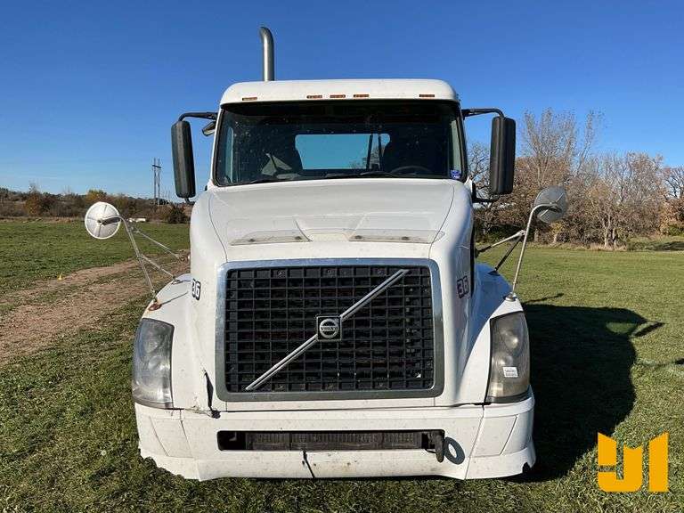 2007 VOLVO TRUCK VNL TANDEM AXLE DAY CAB TRUCK TRACTOR VIN: 4V4NC9GH47N481594