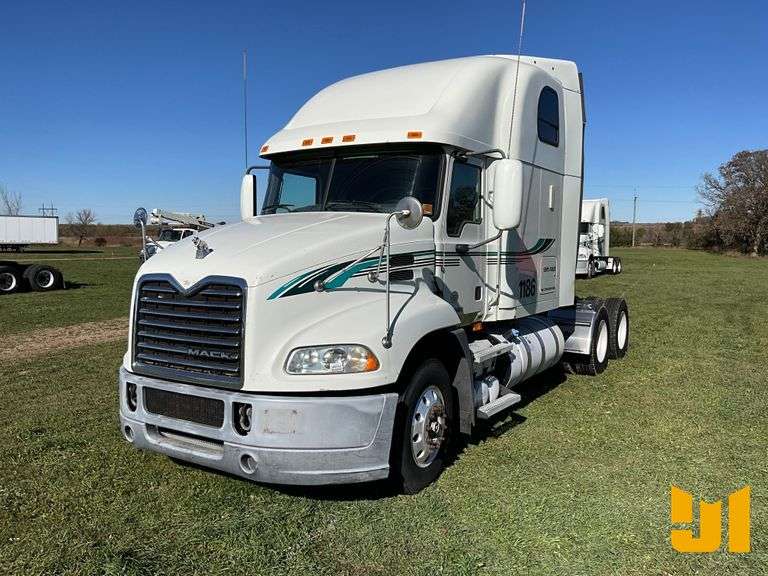 2014 MACK CXU (PINNACLE) TANDEM AXLE TRUCK TRACTOR VIN: 1M1AW07Y5EM040685