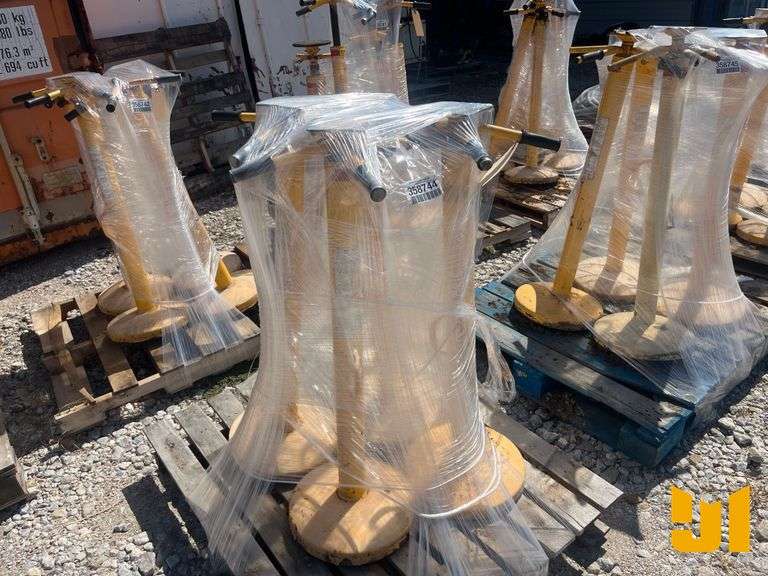 QTY OF 4 SEMI TRAILER JACKS