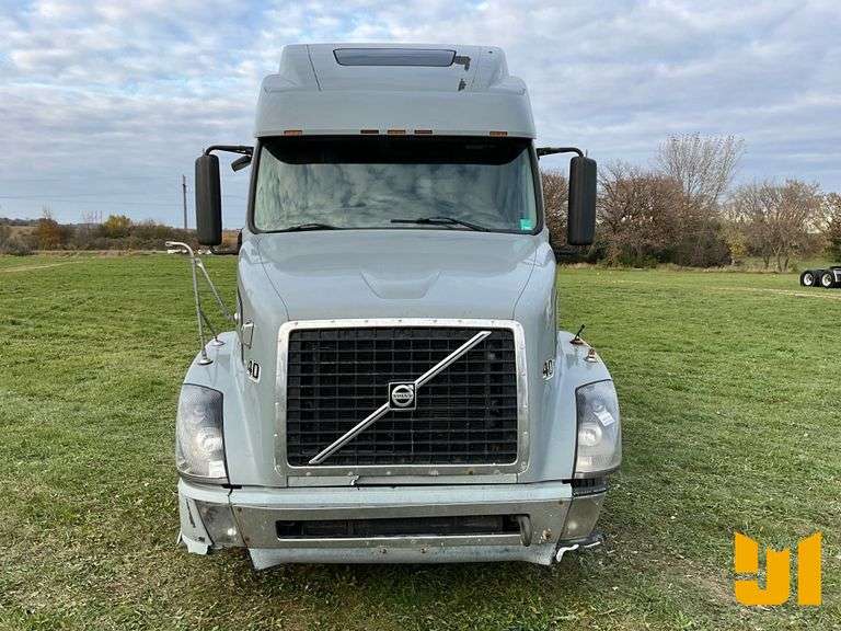 2007 VOLVO VN TANDEM AXLE TRUCK TRACTOR VIN: 4V4NC9GH47N453519