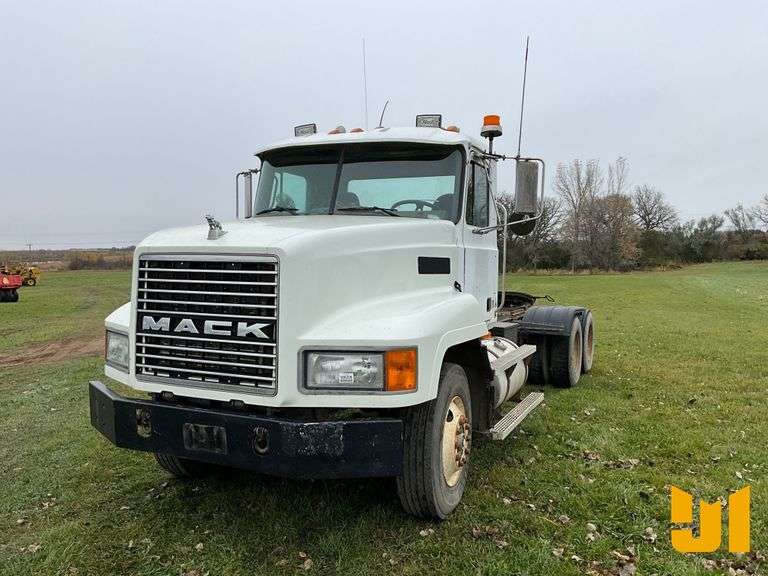 1995 MACK CH613 TANDEM AXLE DAY CAB TRUCK TRACTOR VIN: 1M1AA14Y0SW045852