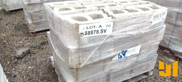 (36) DECORATIVE CONCRETE RETAINING WALL BLOCKS