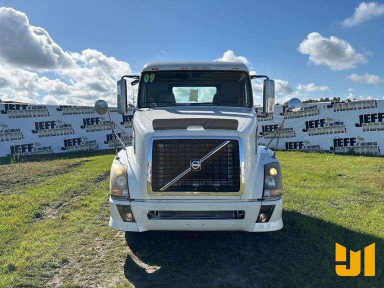2009 VOLVO TRUCK VNL TANDEM AXLE DAY CAB TRUCK TRACTOR VIN: 4V5NC9EG69N271264