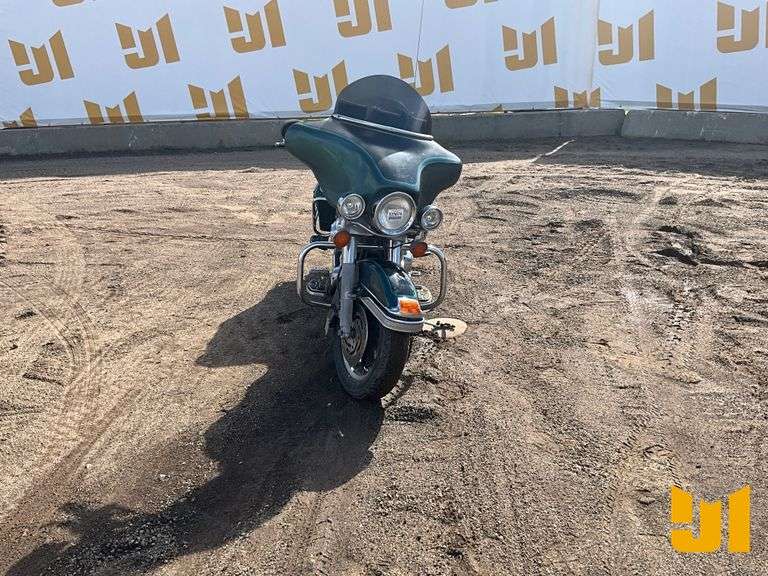 2002 HARLEY-DAVIDSON ELECTRA GLIDE CLASSIC MOTORCYCLE VIN: 1HD1FFW172Y607196