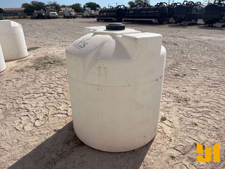 AXIS MOLDINGS 300 GALLON PLASTIC TANK