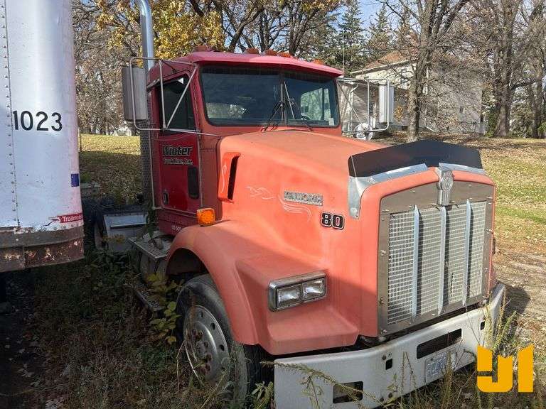 1995 KENWORTH T800 TANDEM AXLE DAY CAB TRUCK TRACTOR VIN: 2XKDDB9XXSM661840