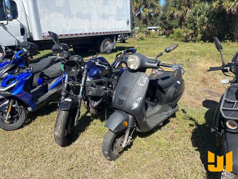 QTY (1)SCOOTER ,(1)MOTORCYCLE