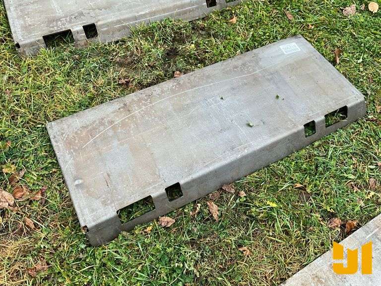 UNUSED DO ALL MOUNTING PLATE