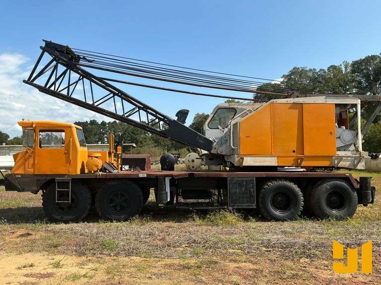 1979 TRUCK CRANE