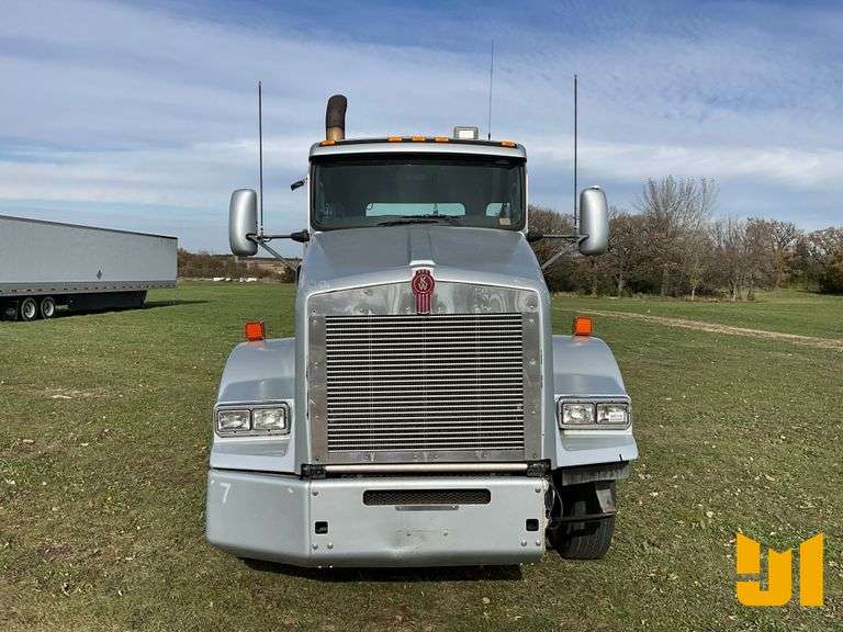 2009 KENWORTH T8 SERIES TANDEM AXLE DAY CAB TRUCK TRACTOR VIN: 1XKDD49XX9J255876