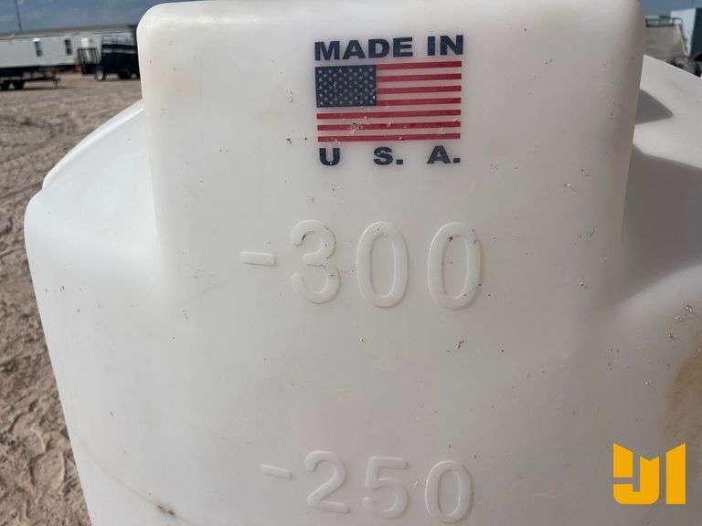 AXIS MOLDINGS 300 GALLON PLASTIC TANK
