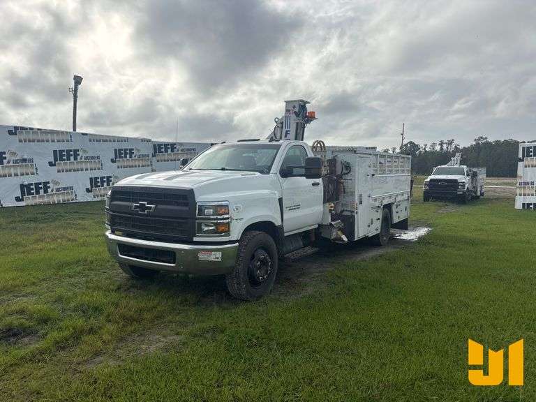 2019 CHEVROLET SILVERADO 5500HD FEC 4400 LB BOOM TRUCK VIN: 1HTKHPVK4KH284339