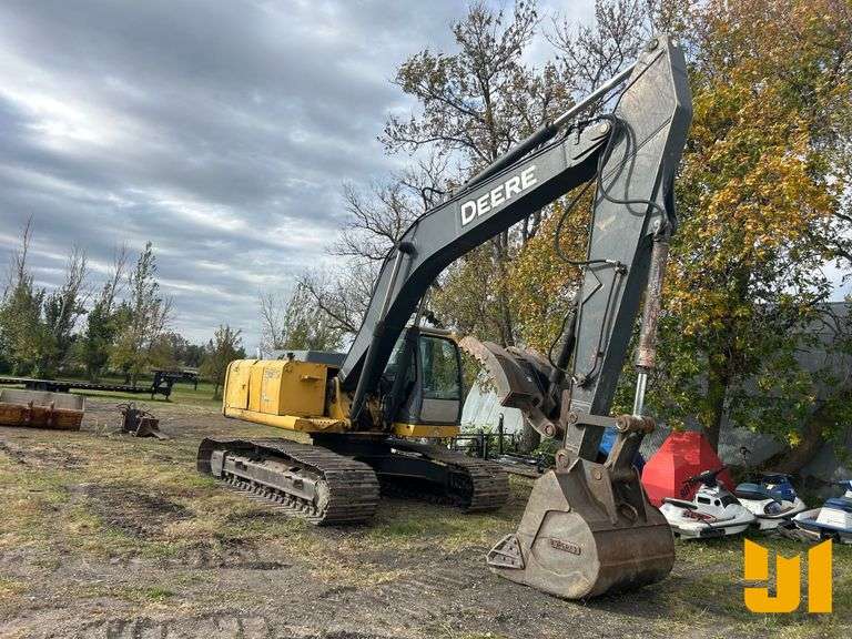 2006 DEERE 240D LC HYDRAULIC EXCAVATOR SN: FF240DX605367