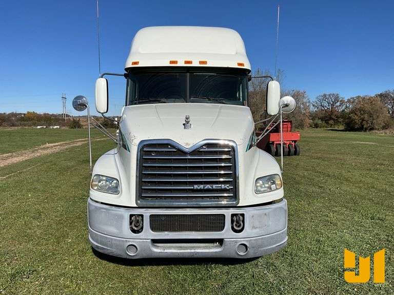 2014 MACK CXU (PINNACLE) TANDEM AXLE TRUCK TRACTOR VIN: 1M1AW07Y5EM040685