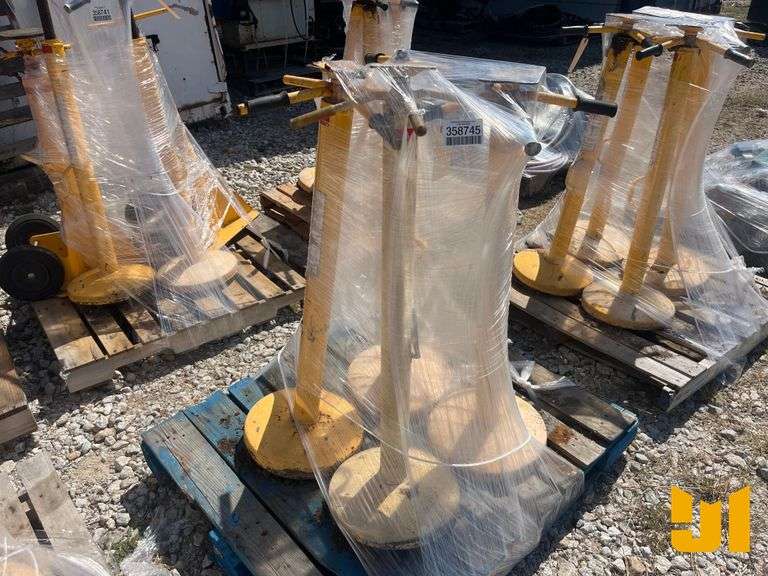 QTY OF 4 SEMI TRAILER JACKS