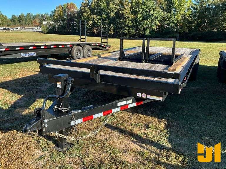 UNUSED 2026 TRIPLE CROWN TRAILERS, INC E8X2414K CAR HAULER TRAILER 8'X24' VIN: 1XNBE2422T2045040